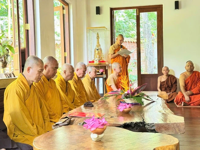 Buổi lễ trao quyết định nhân sự tại thiền viện Trúc Lâm Buổi lễ trao quyết định nhân sự tại thiền viện Trúc Lâm