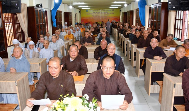Buổi họp mặt đạo tình trước ngày dừng hoạt động Ban Trị sự Phật giáo huyện, thành phố