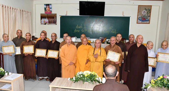 Ban Trị sự GHPGVN tỉnh trao Bằng tuyên dương công đức đến 12 Ban Trị sự huyện, thành phố Ban Trị sự GHPGVN tỉnh trao Bằng tuyên dương công đức đến 12 Ban Trị sự huyện, thành phố