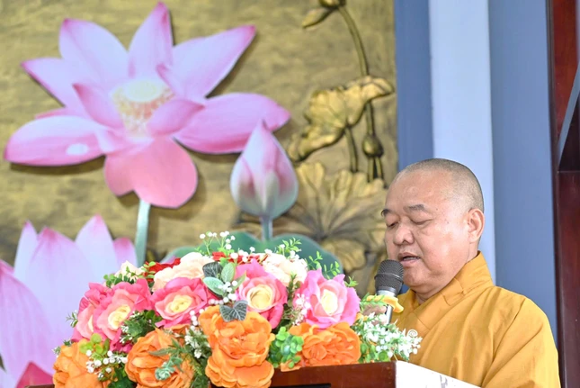 Thượng tọa Thích Thiện Chí đọc quyết định dừng hoạt động của Ban Trị sự Phật giáo TP.Vũng Tàu Thượng tọa Thích Thiện Chí đọc quyết định dừng hoạt động của Ban Trị sự Phật giáo TP.Vũng Tàu