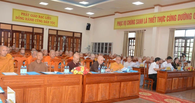 Chư tôn đức Tăng Ni và đại diện chính quyền tham dự Chư tôn đức Tăng Ni và đại diện chính quyền tham dự