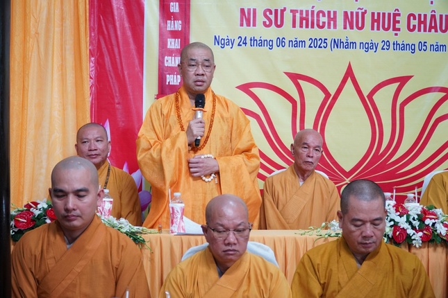 Thượng tọa Thích Quảng Lộc đạo từ tại buổi lễ