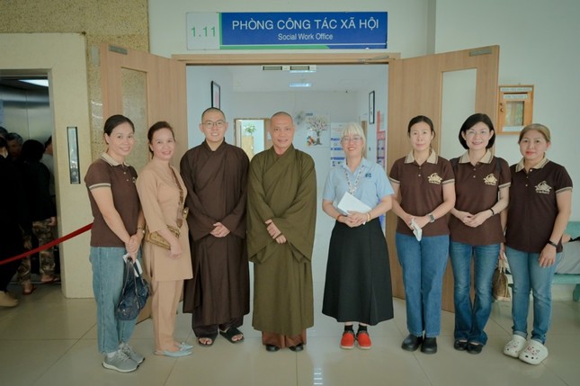 Đoàn từ thiện tu viện Khánh An tại Bệnh viện Ung Bướu - cơ sở 2, TP.Thủ Đức Đoàn từ thiện tu viện Khánh An tại Bệnh viện Ung Bướu - cơ sở 2, TP.Thủ Đức