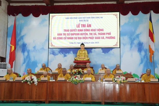 Chư tôn đức chứng minh và tham dự