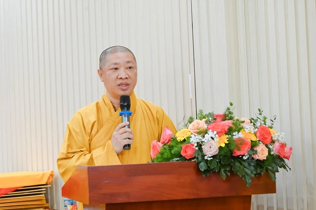 Thượng tọa Thích Thiện Thuận trình báo cáo sơ kết hoạt động Phật sự Thượng tọa Thích Thiện Thuận trình báo cáo sơ kết hoạt động Phật sự