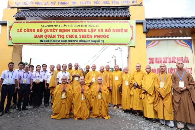 Công bố thành lập và trao quyết định nhân sự Ban Quản trị chùa Thiên Phước