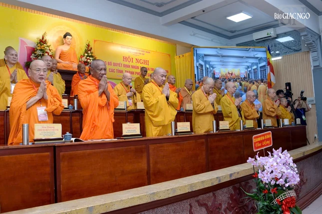 Chư tôn đức niệm Phật cầu gia bị