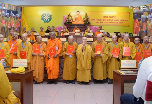 Nhân sự Ban Trị sự GHPGVN TP.HCM nhiệm kỳ 2022-2027 nhận quyết định