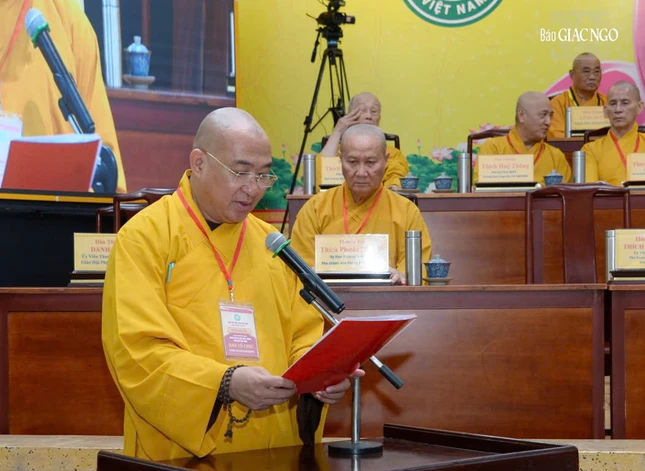 Thượng tọa Thích Phước Nguyên công bố quyết định nhân sự 15 Ban Trị sự GHPGVN tỉnh thành mới
