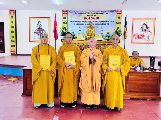 Ban Trị sự GHPGVN tỉnh Hà Tĩnh đã trao quyết định chỉ định nhân sự Ban Đại diện Phật giáo phụ trách các khu vực