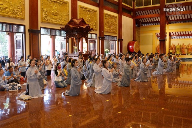 Phật tử các đạo tràng, người dân TP.HCM tham dự