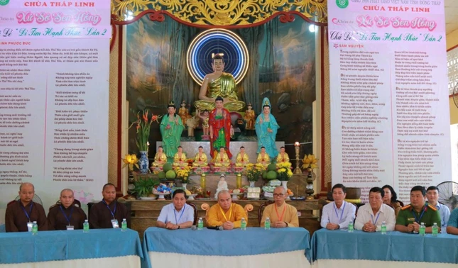 Chư tôn đức và đại diện các cơ quan tham dự Chư tôn đức và đại diện các cơ quan tham dự