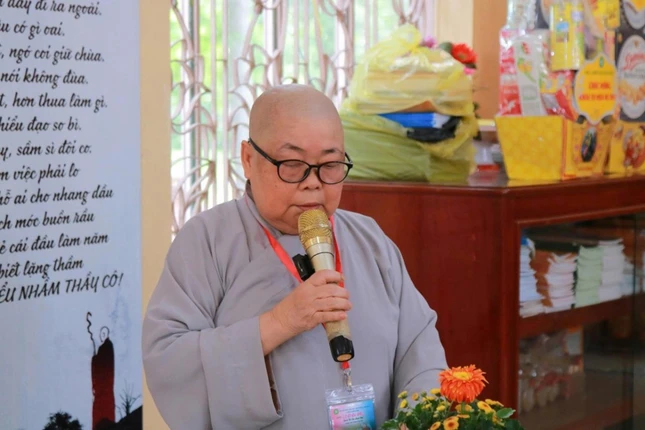 Ni sư Thích nữ Như Châu phát biểu khai mạc Ni sư Thích nữ Như Châu phát biểu khai mạc