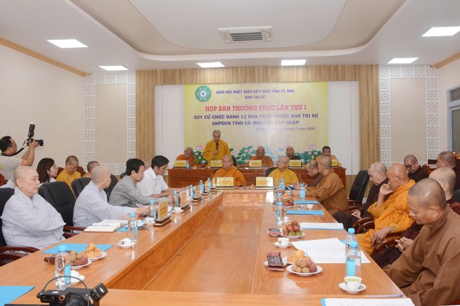 Buổi họp đã tiến hành hiệp thương, thảo luận, bổ sung phần dự kiến nhân sự 12 ban chuyên môn trực thuộc Ban Trị sự tỉnh Cà Mau