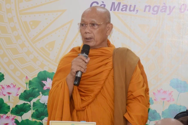 Hòa thượng Thạch Hà chủ trì buổi họp