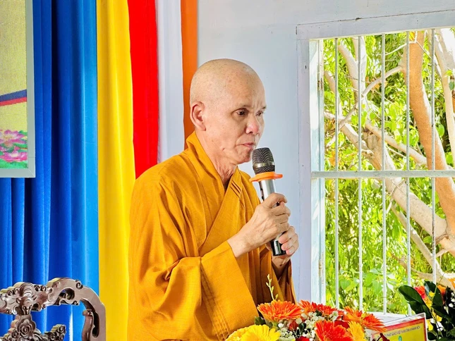 Hòa thượng Thích Hạnh Thể phát biểu tại hội nghị Hòa thượng Thích Hạnh Thể phát biểu tại hội nghị