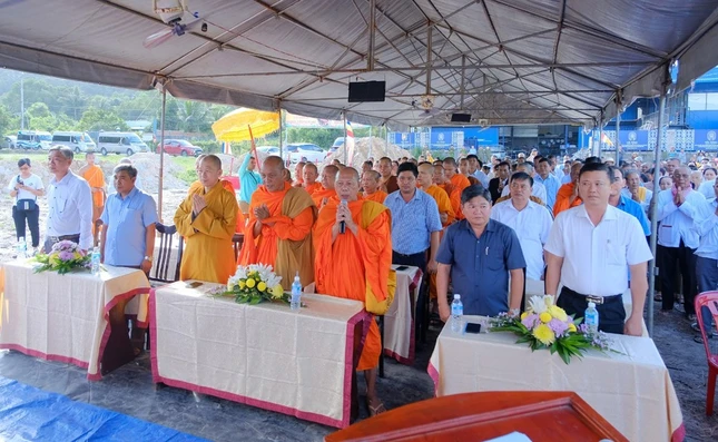 Chư tôn đức và đại diện các cơ quan tham dự