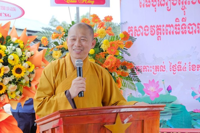 Thượng tọa Thích Minh Nhẫn phát biểu tại buổi lễ