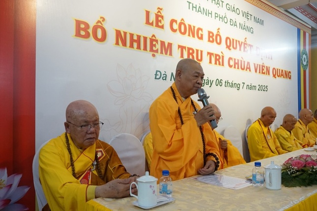 Hòa thượng Thích Từ Nghiêm ban đạo từ