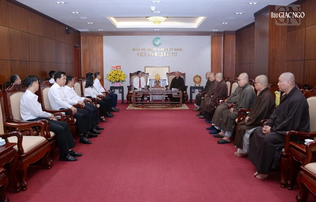 Quang cảnh buổi tiếp thân mật Sở Dân tộc và Tôn giáo TP.HCM tại Việt Nam Quốc Tự