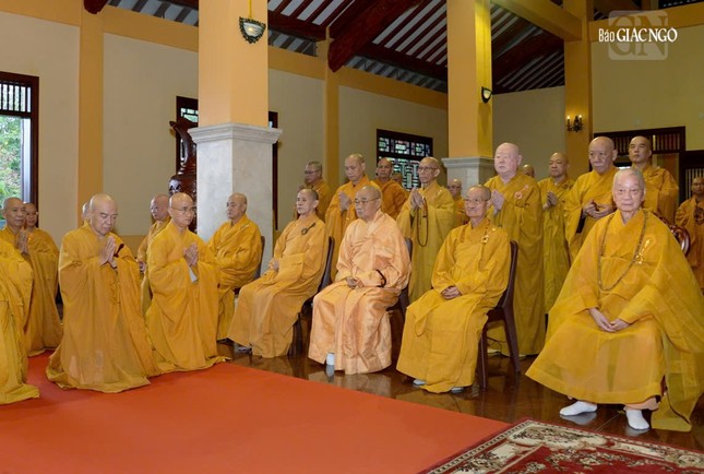 Đức Pháp chủ GHPGVN và chư vị Hội đồng Chứng minh, Hội đồng Trị sự