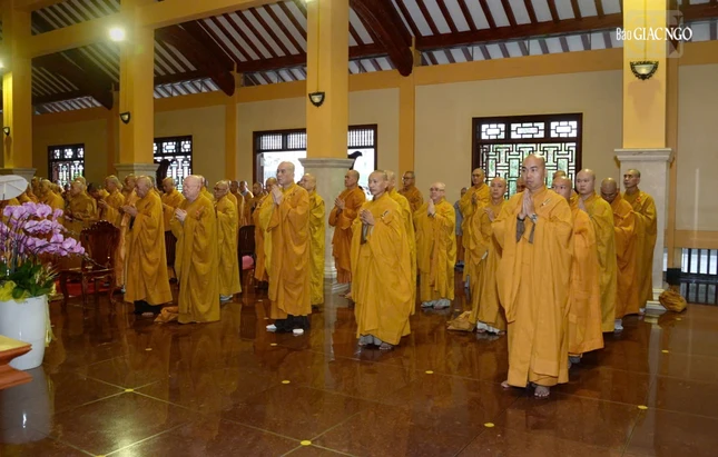 Chư tôn đức thành kính tưởng niệm Giác linh Hòa thượng Thích Thiện Hào Chư tôn đức thành kính tưởng niệm Giác linh Hòa thượng Thích Thiện Hào