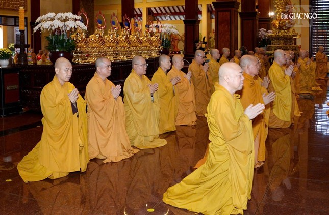 Mỗi kỳ Bố-tát, thính giới là ngày trưởng tịnh