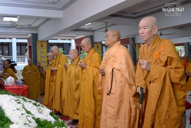 Tri ân những đóng góp to lớn của Đại lão Hòa thượng cho Đạo pháp – Dân tộc, đồng tri ân những đóng góp của Hòa thượng Thích Huệ Trí trong xây dựng, ổn định, phát triển Giáo hội Tri ân những đóng góp to lớn của Đại lão Hòa thượng cho Đạo pháp – Dân tộc, đồng tri ân những đóng góp của Hòa thượng Thích Huệ Trí trong xây dựng, ổn định, phát triển Giáo hội