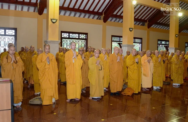 Chư tôn đức thành kính tưởng niệm Giác linh Đại lão Hòa thượng Thích Thiện Hào Chư tôn đức thành kính tưởng niệm Giác linh Đại lão Hòa thượng Thích Thiện Hào