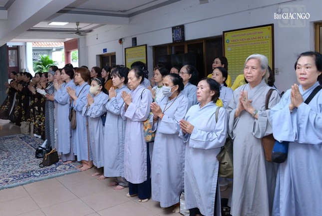 Phật tử cùng môn đồ hiếu quyến