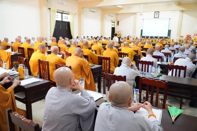 Quang cảnh phiên họp đầu tiên của Ban Trị sự Phật giáo tỉnh sau khi sáp nhập Quang cảnh phiên họp đầu tiên của Ban Trị sự Phật giáo tỉnh sau khi sáp nhập