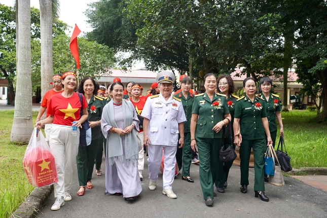 Hàng năm kỷ niệm ngày Thương binh liệt sĩ 27-7, các thành viên Câu lạc bộ Phật tử tự nguyện tham gia các hoạt động “đền ơn đáp nghĩa” để tri ân các thương binh, bệnh binh
