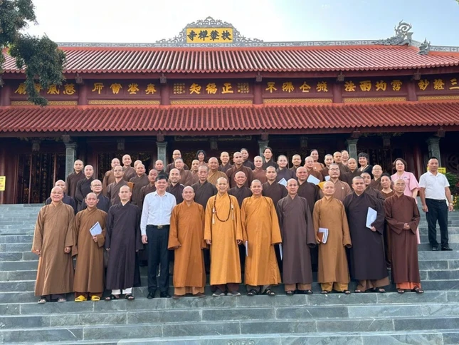 Chụp ảnh lưu niệm