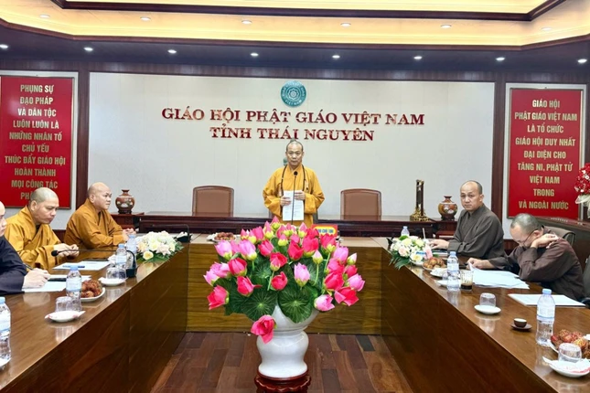 Thượng tọa Thích Nguyên Thành chủ trì buổi họp công bố nhân sự Ban Trị sự tỉnh