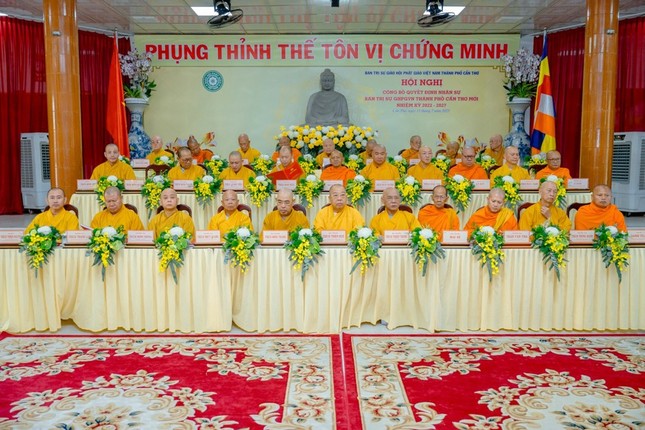 Chư vị giáo phẩm chứng minh, tham dự