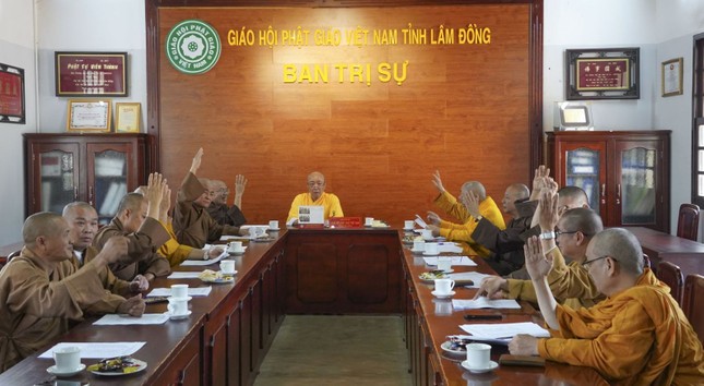 Chư tôn đức đã biểu quyết, thống nhất thông qua danh sách Trưởng các ban chuyên môn