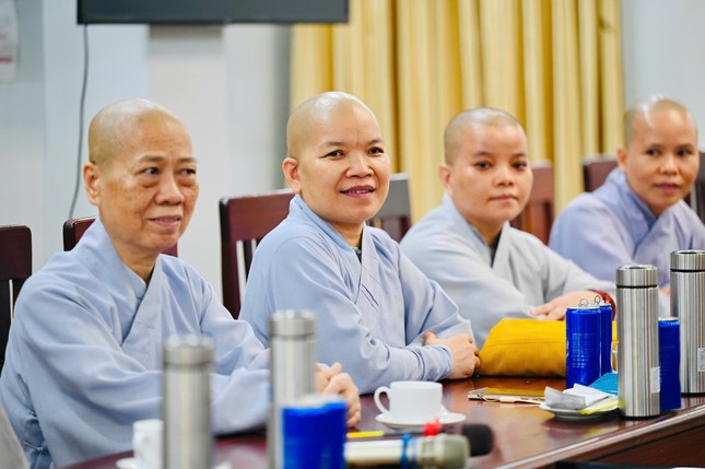 Chư Ni tham dự họp - Ảnh: Bản Thành