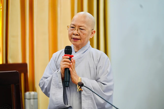 Ni trưởng Thích nữ Như Thảo phát biểu tại buổi họp - Ảnh: Bản Thành