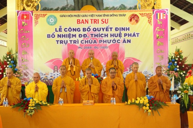 Chư tôn đức chứng minh quang lâm buổi lễ