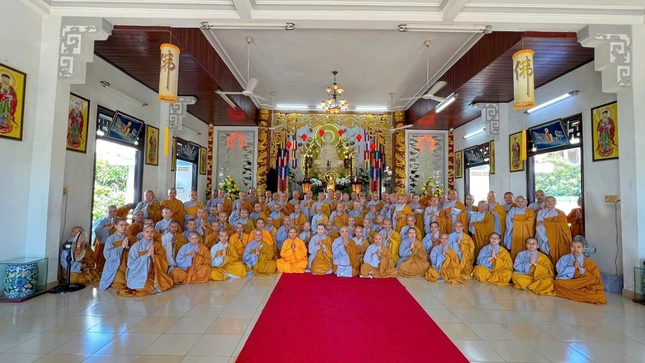 Mỗi mùa An cư kiết hạ hành giả Ni luôn sống trong tình thương của chư tôn đức giáo phẩm Ni