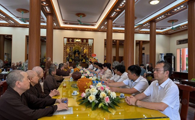 Buổi tiếp thân mật đoàn lãnh đạo Tỉnh ủy, HĐND, UBND, UBMTTQVN tỉnh Hưng Yên Buổi tiếp thân mật đoàn lãnh đạo Tỉnh ủy, HĐND, UBND, UBMTTQVN tỉnh Hưng Yên