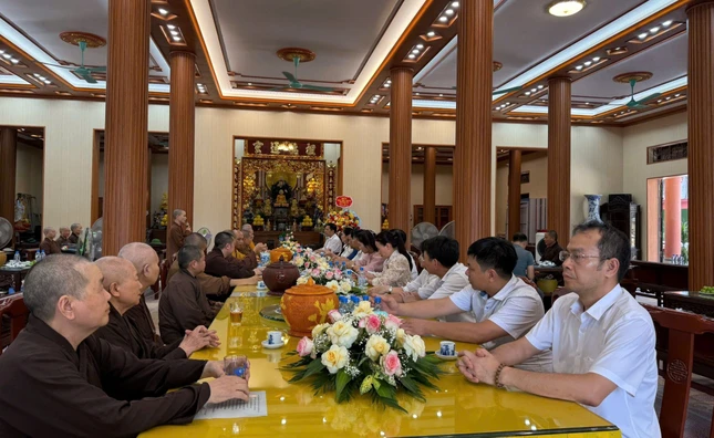 Buổi tiếp thân mật đoàn lãnh đạo Tỉnh ủy, HĐND, UBND, UBMTTQVN tỉnh Hưng Yên