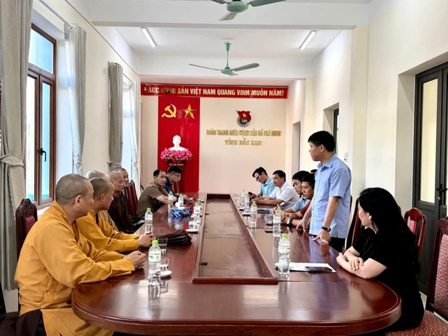 Chư tôn đức và lãnh đạo liên ngành trao đổi về việc khảo sát đặt Văn phòng Phật giáo tại P.Bắc Kạn