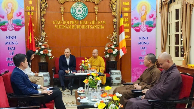 Thượng tọa Thích Đức Thiện tiếp ông Kanat Tumysh, Đại sứ Cộng hòa Kazakhstan tại Việt Nam