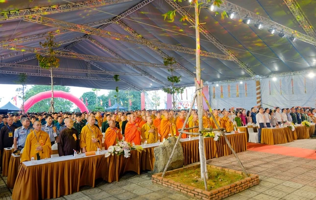 Quang cảnh lễ tưởng niệm tại Nghĩa trang Liệt sĩ Phú Quốc