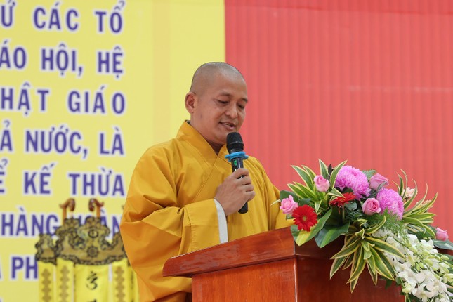 Đại đức Thích Lệ Duyên phát biểu cảm tạ