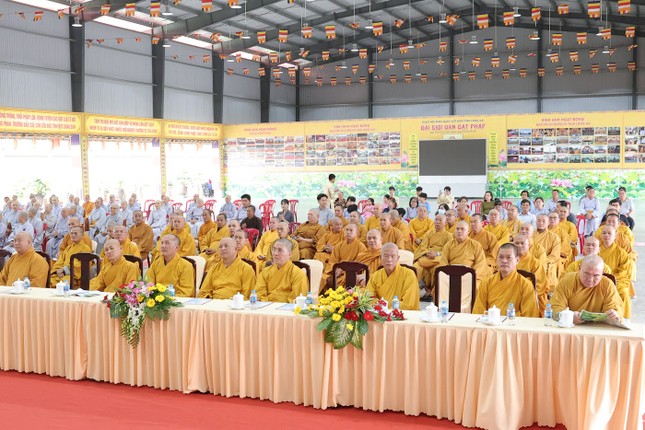 Chư tôn đức chứng minh, tham dự