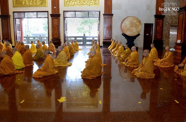 Trong 3 tháng An cư kiết hạ, theo sự thỉnh cầu của Ban Tăng sự, chư tôn Trưởng lão sẽ có các thời giáo giới cho toàn thể chư Tăng tham dự tại Việt Nam Quốc Tự Trong 3 tháng An cư kiết hạ, theo sự thỉnh cầu của Ban Tăng sự, chư tôn Trưởng lão sẽ có các thời giáo giới cho toàn thể chư Tăng tham dự tại Việt Nam Quốc Tự