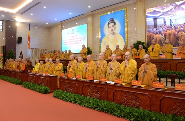 Chư tôn đức niệm Phật cầu gia bị