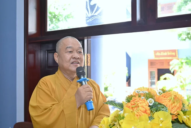 Thượng tọa Thích Thiện Chí thay mặt Ban Giám khảo phát biểu Thượng tọa Thích Thiện Chí thay mặt Ban Giám khảo phát biểu